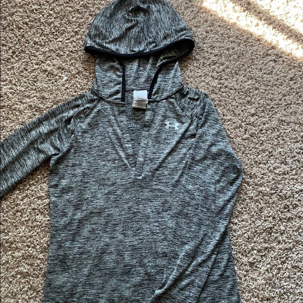 grey under armour sweatshirt